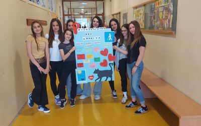 Učenice 7. a i 6. b razreda sudjelovale su u izradi plakata i knjižnih oznaka u sklopu radionice „Kako biti prijatelj“
